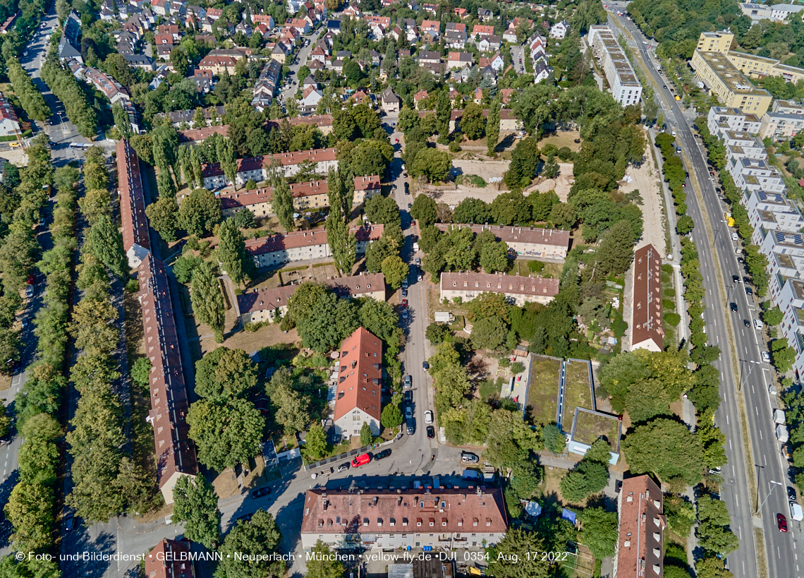 17.08.2022 - Luftbilder von der Baustelle Maikäfersiedlung in Berg am Laim